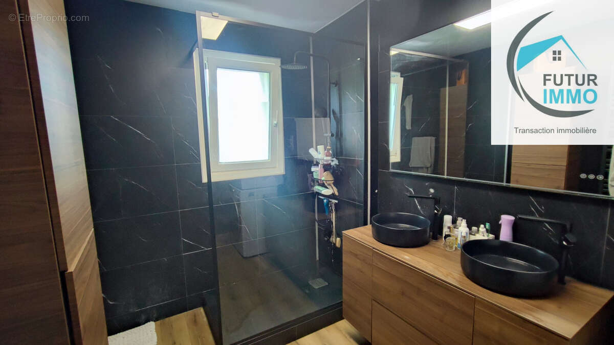 Appartement à SAINTE-SUZANNE