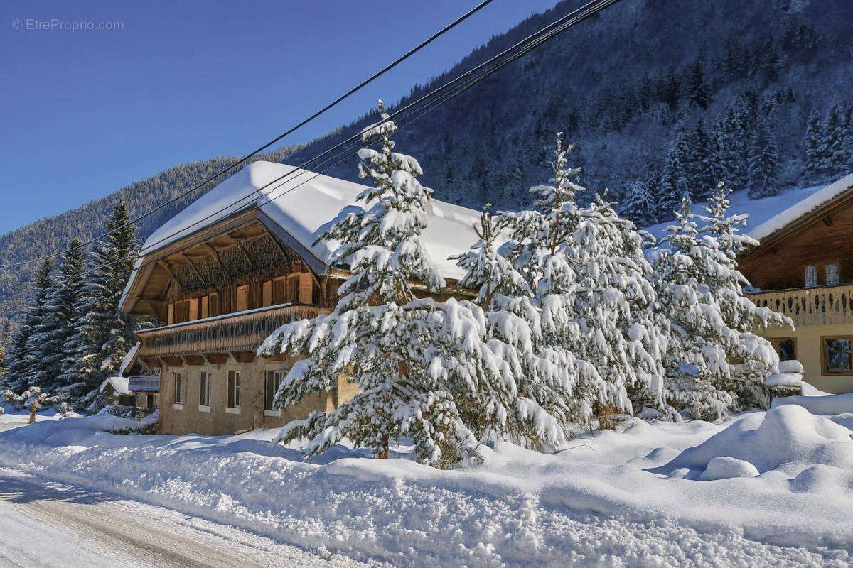 Chalet rustique authentique et spacieux dans la paisible Vallée de la Manche, à Morzine - photo 2