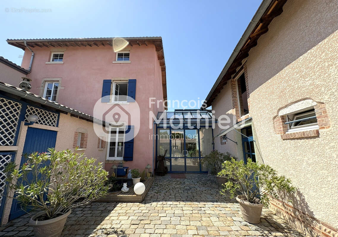 BOULIGNEUX - Propriété de caractère sur 2 211 m2 de terrain - photo 4