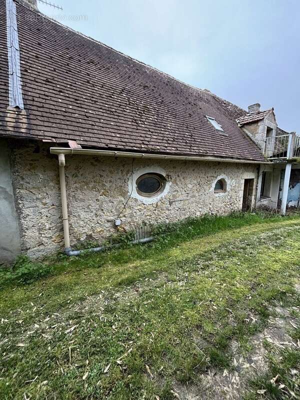 Maison à DAMMARIE-EN-PUISAYE