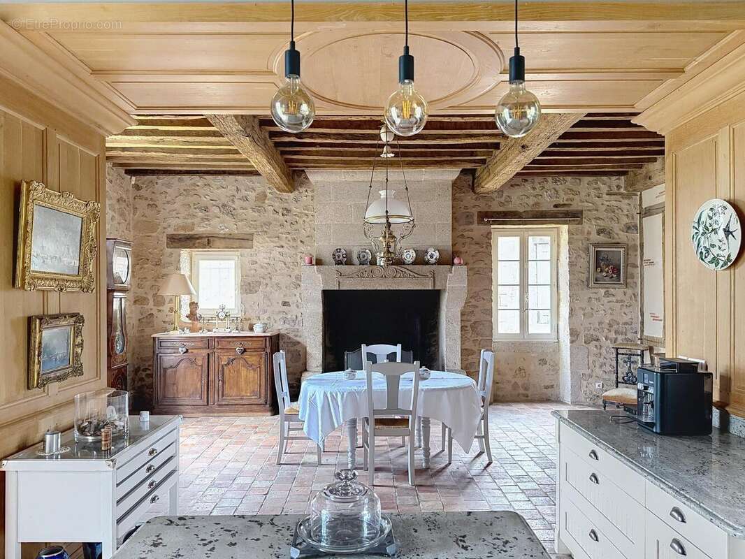 Photo 5 - Maison à LA CHAPELLE-MONTBRANDEIX