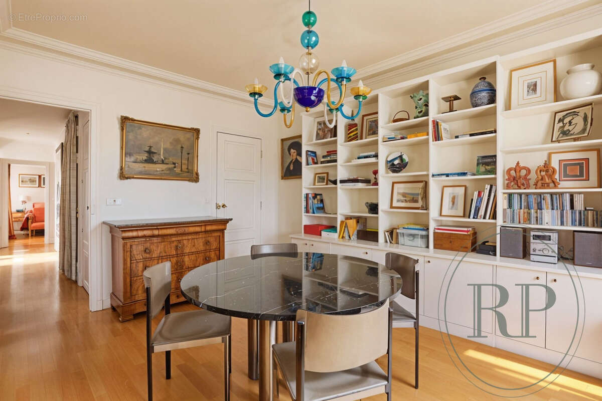 Appartement à PARIS-7E