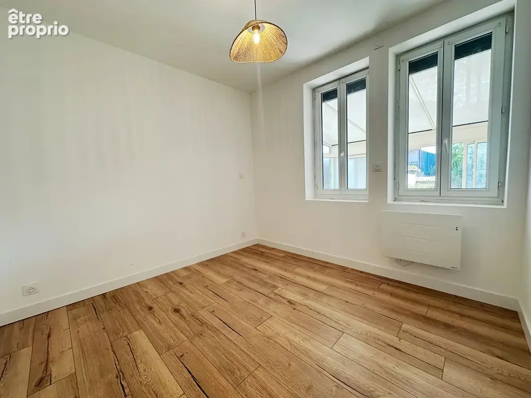 Maison de plain-pied avec jardin et plus de 80 m² de dépendances - photo 5