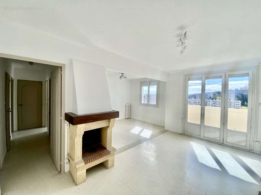 Toulon - Brunet : Appartement T4 avec balcon et parking - photo 2