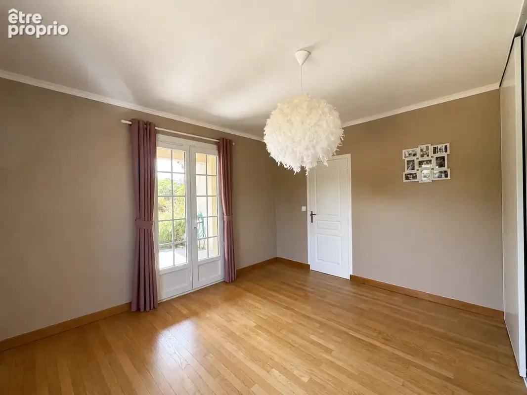 Maison familiale de caractère avec piscine   environ 204 m2 habitables - photo 8