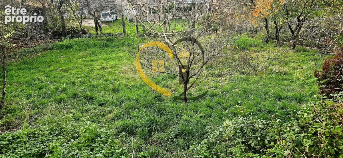 Terrain à AVERMES