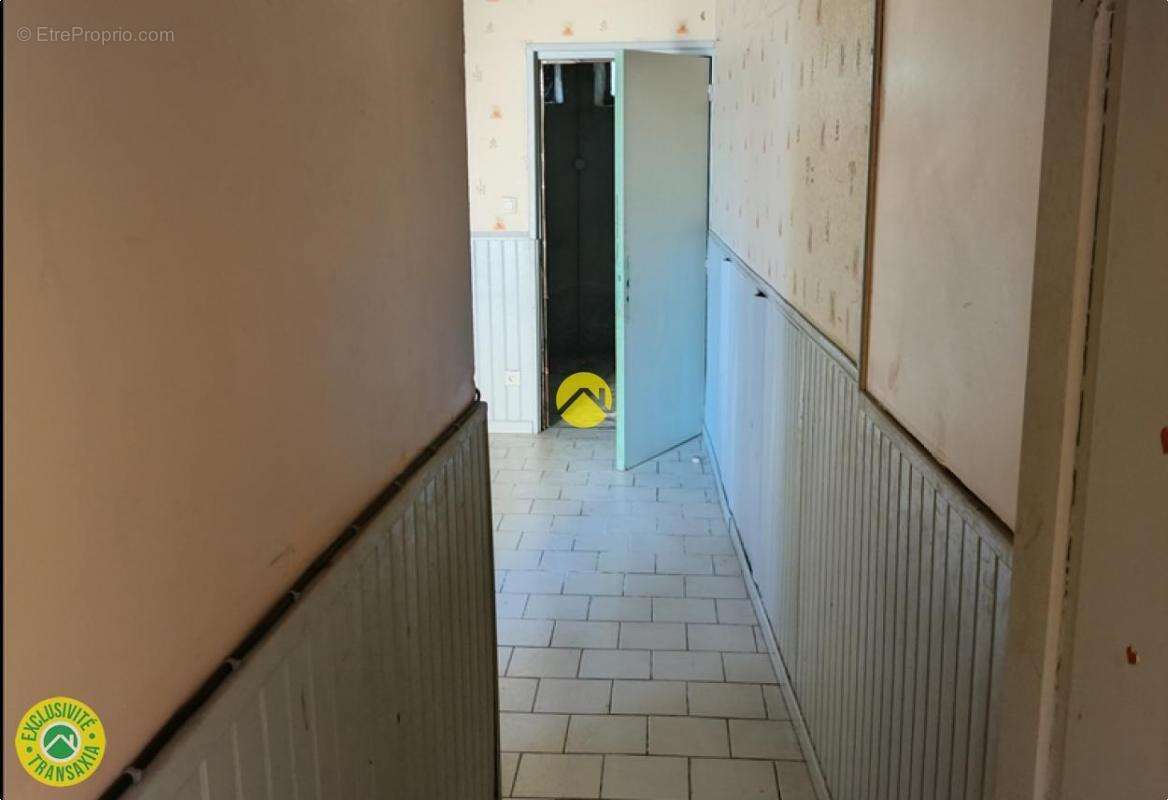 Maison à AINAY-LE-CHATEAU