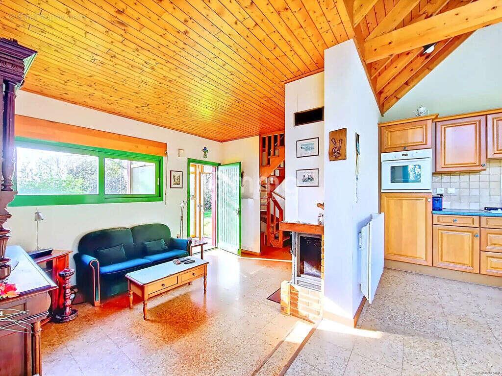 Maison à CAST