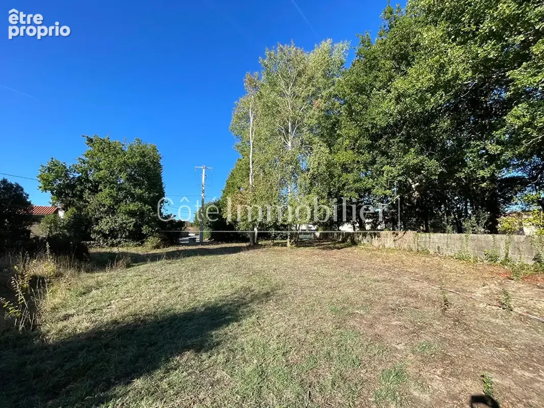 Photo Terrain à Saint-Aignan-Grandlieu au prix de 86 900€