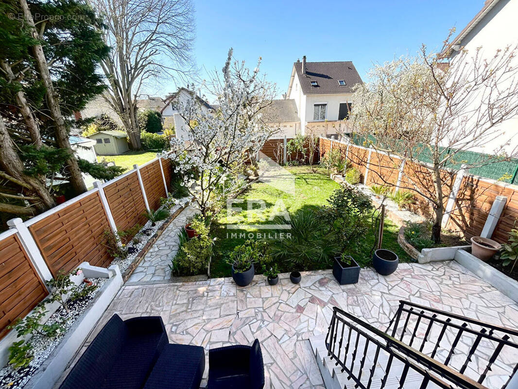 Maison à SARTROUVILLE