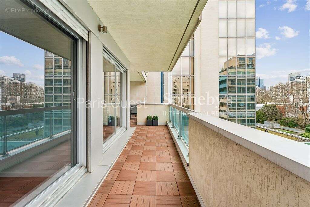 Appartement à NEUILLY-SUR-SEINE