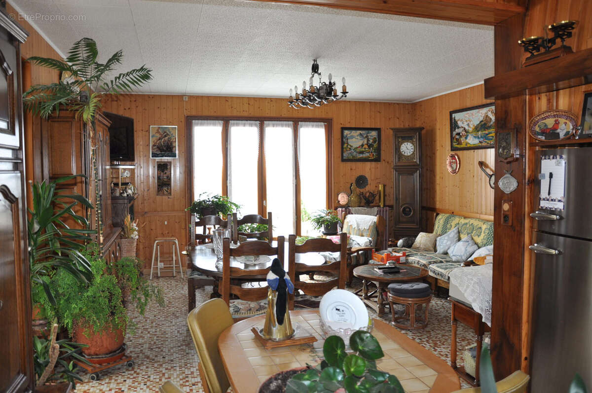 VENTE EN VIAGER OCCUPE, Beau pavillon de 1966, avec 4 chambres, grand jardin paysager et vues superbes... - photo 11