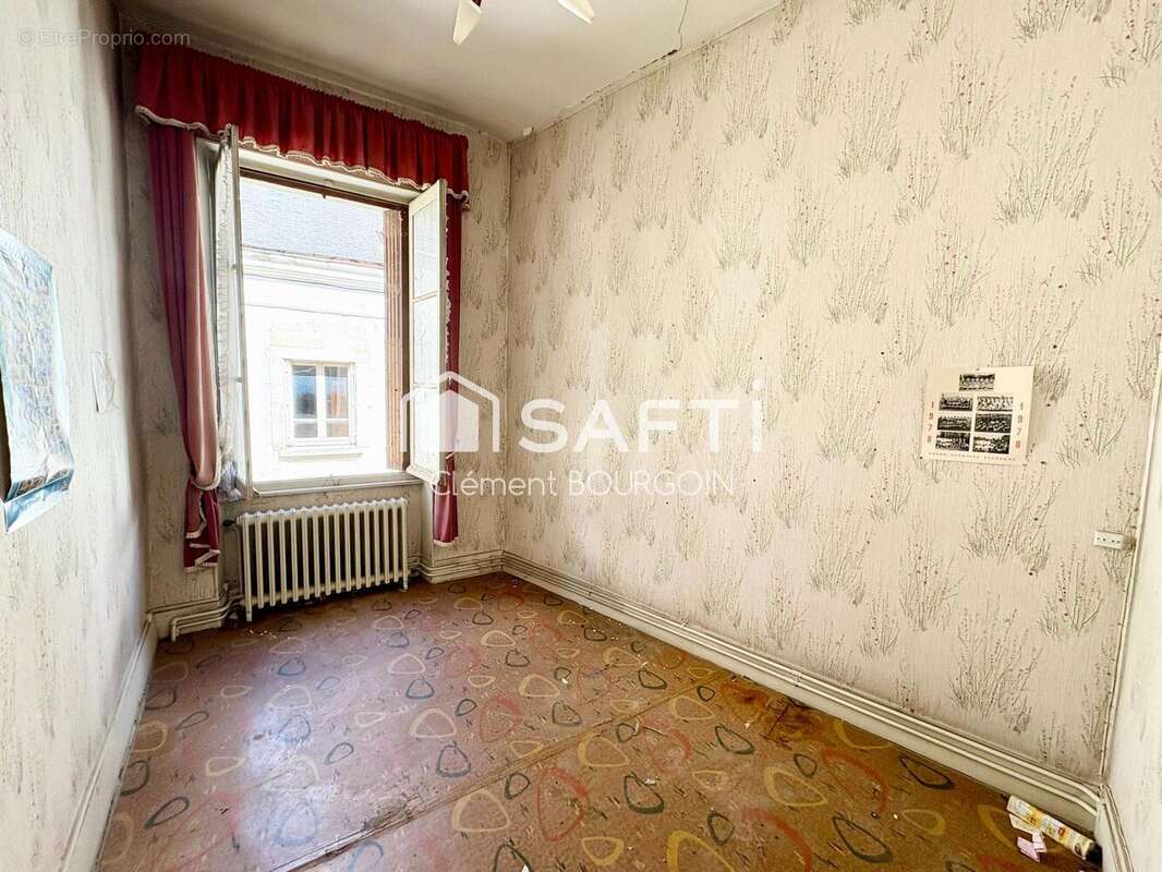 Appartement 188 m² à Le Grand-Luce  - photo 6