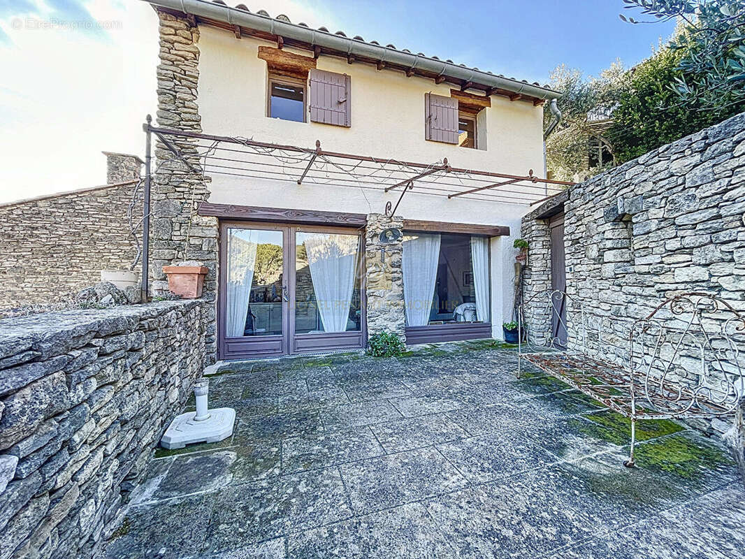 Maison à SAUMANE-DE-VAUCLUSE