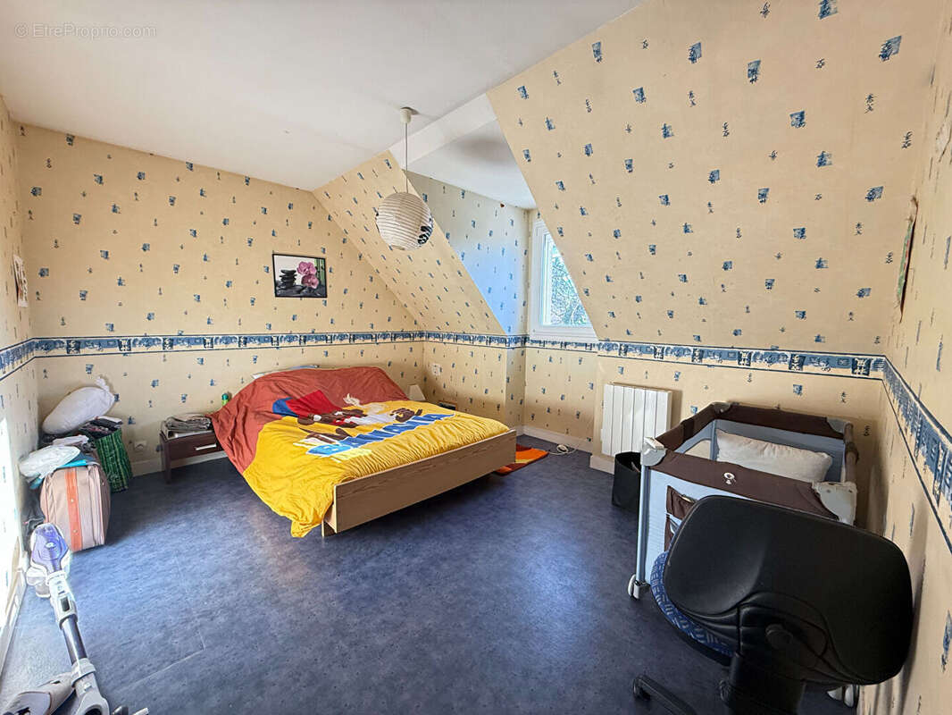 Maison à SAINT-DENIS-DE-L'HOTEL