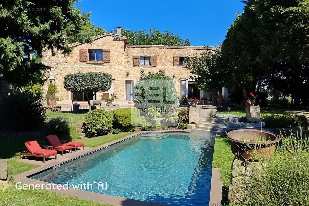 Maison à CAMARET-SUR-AIGUES