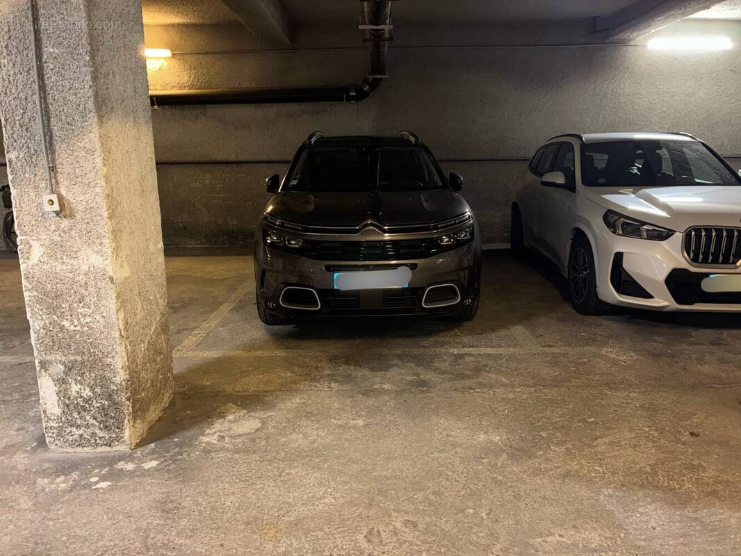 Parking à PARIS-11E
