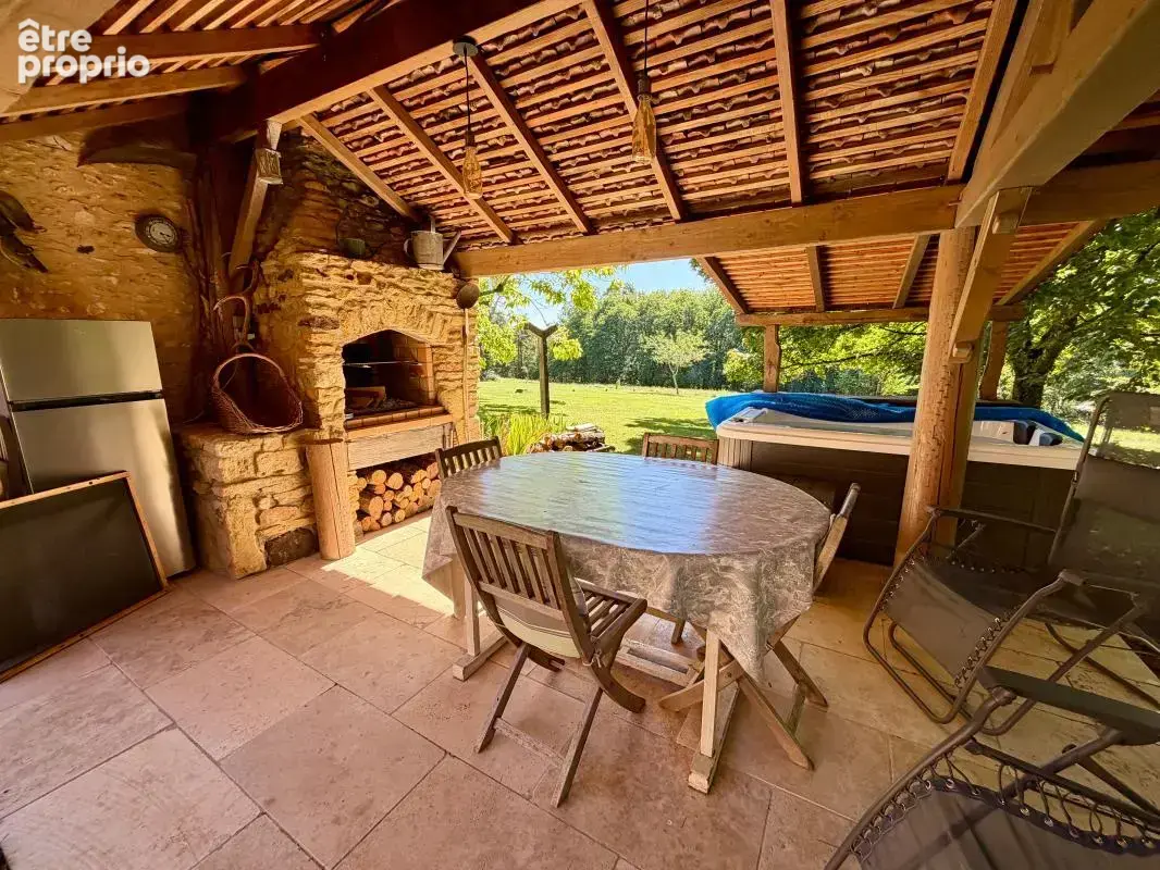 Maison de charme de plain-pied avec 2 roulottes, dépendances et plus de 4 hectares - photo 26