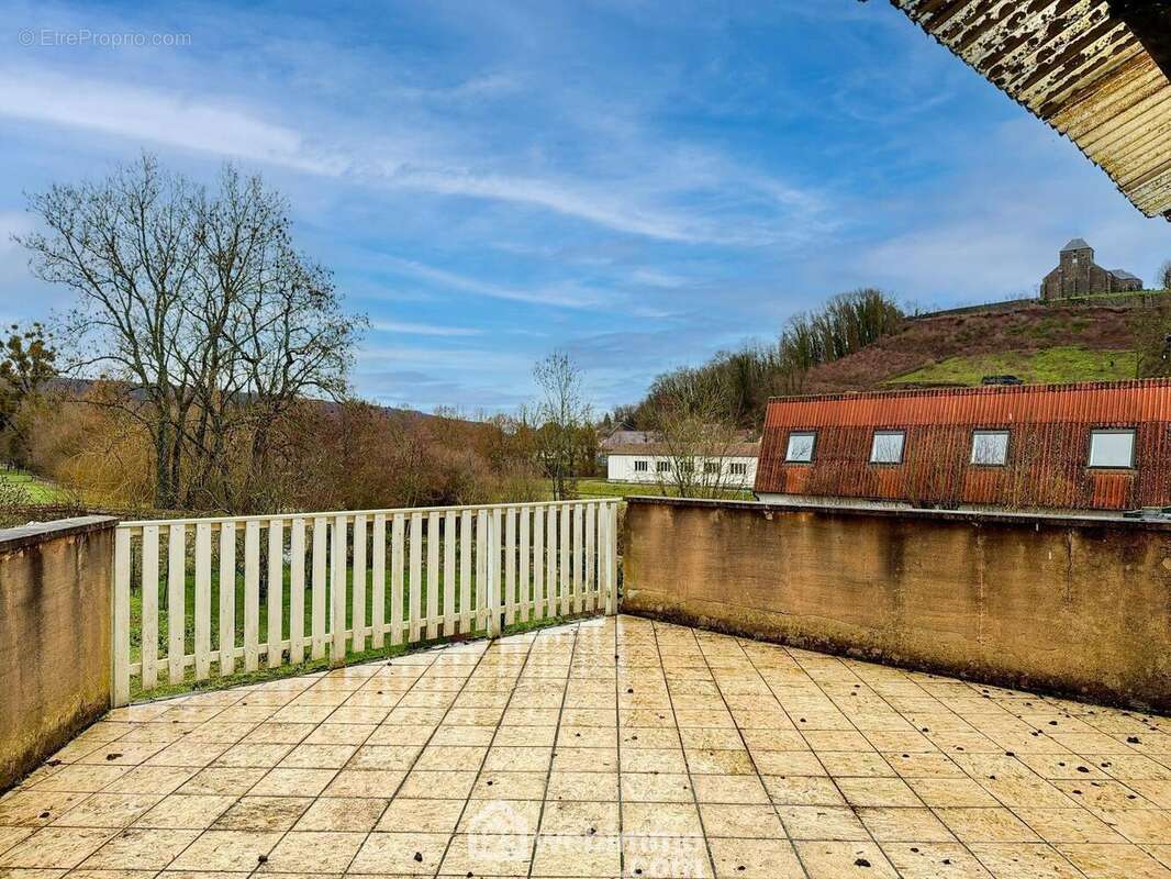 Terrasse - Maison à DOULCON