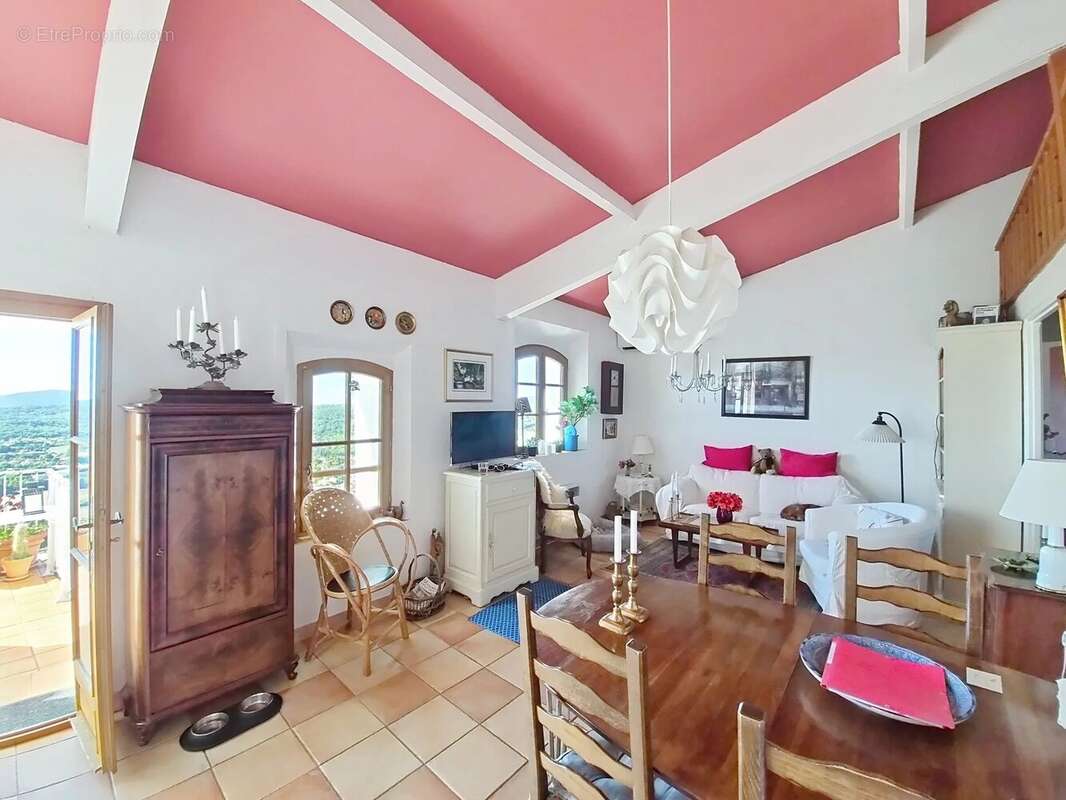 Appartement à FAYENCE