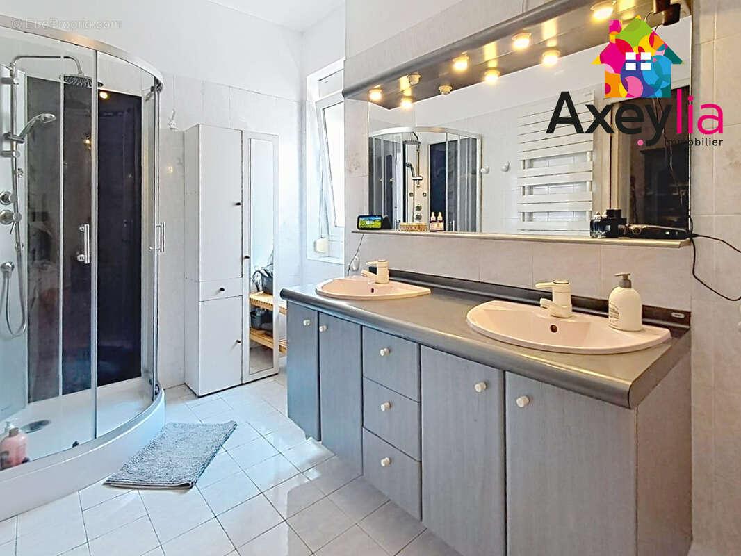 A vendre - roanne - maison + appartement independant - photo 16