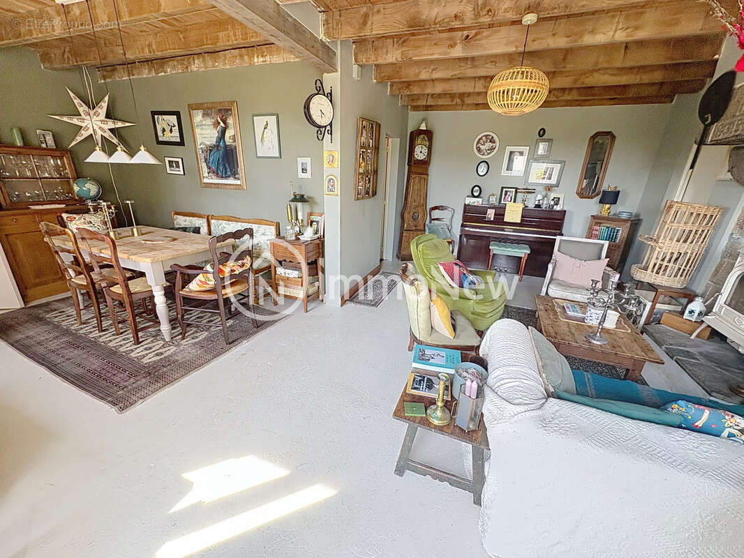 Magnifique longere annee 1711 d une surface de 140 m2 sur 1835 m2 - photo 16