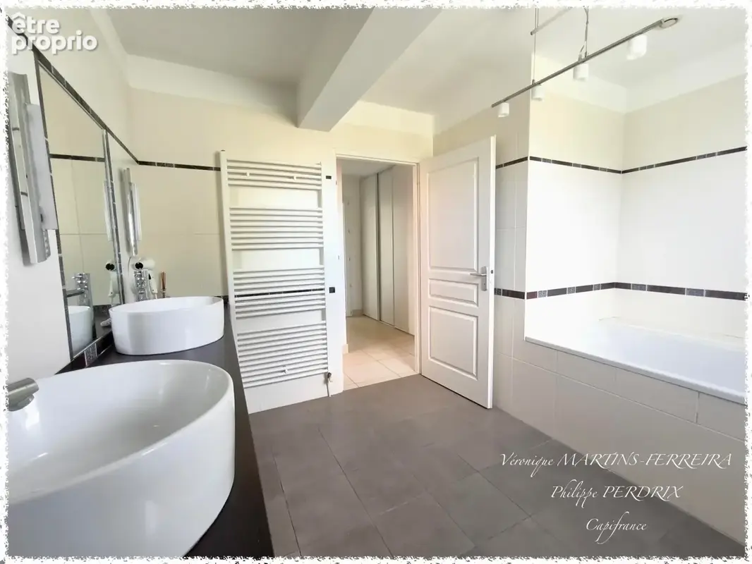 Maison spacieuse avec piscine intérieure et très belles prestations - photo 16