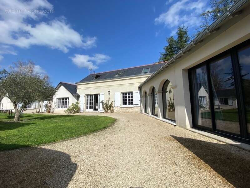 VARENNES SUR LOIRE, Longère rénovée de 134m² habitables / 151m² utiles avec garage et jardin - photo 22