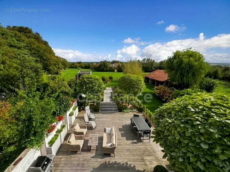 À vendre - hardinghen - propriété - surface totale - 690 m 2 -  maison principale 273 m2 -  2 gites - dépendance - garage - terr - photo 8