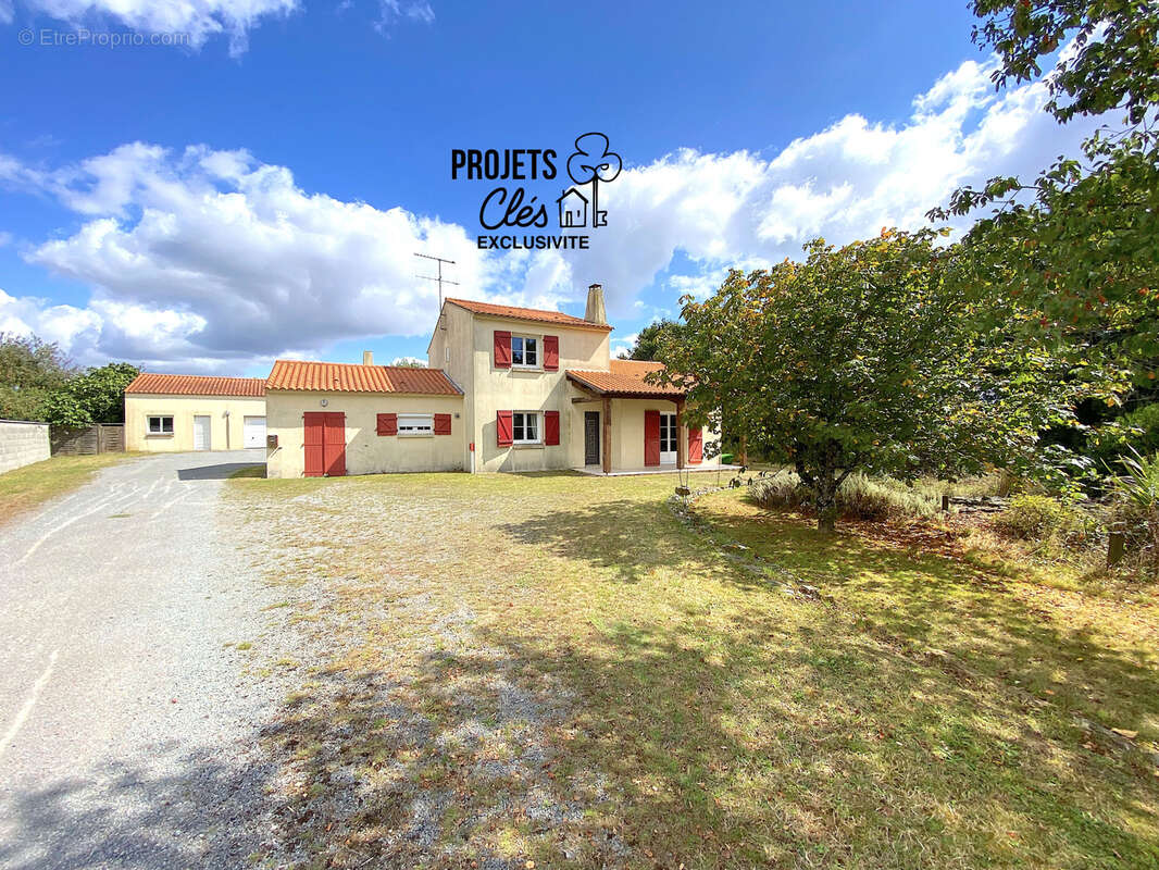 Maison à LE GIROUARD