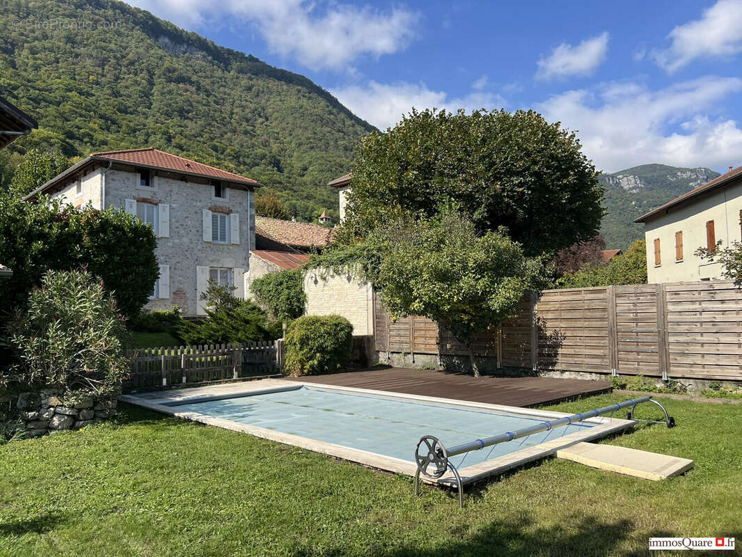 Maison à SAINT-VINCENT-DE-MERCUZE