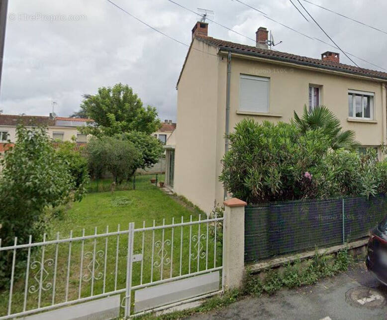 Maison à SAINT-JUERY