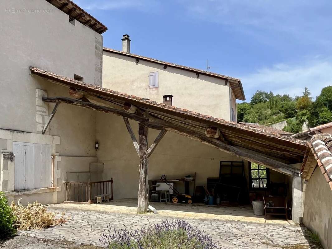 Maison à AUBETERRE-SUR-DRONNE