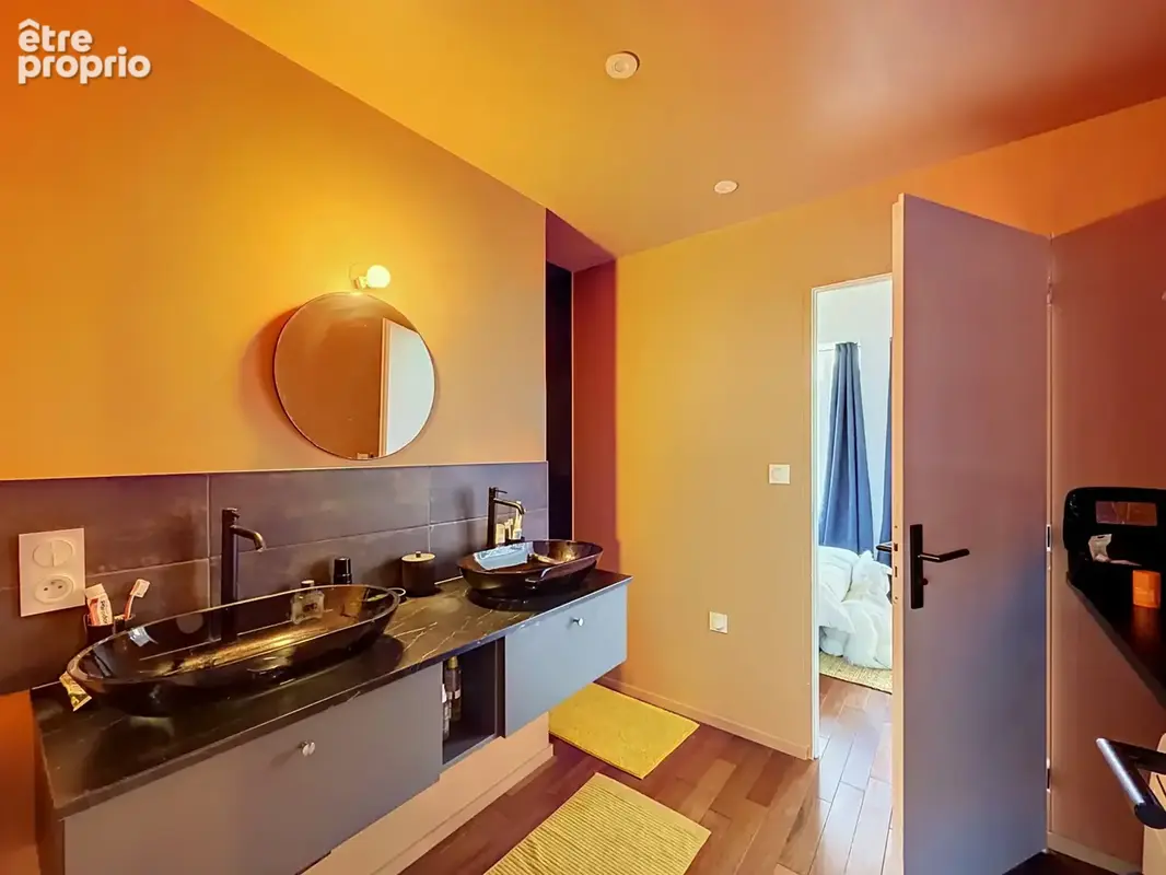 Au cœur du centre-ville d’Angoulême, superbe loft situé au 2ème étage d’un immeuble. - photo 8