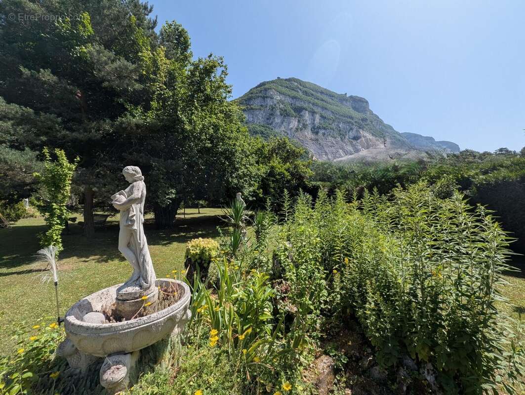 Maison à ETREMBIERES