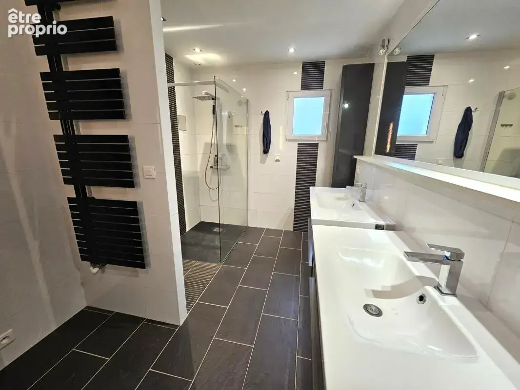 Belle propriété de 185m2 avec une piscine et des dépendances - photo 8