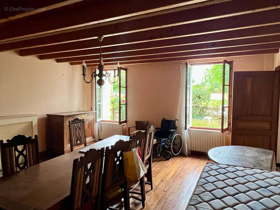 Maison 262 m² à Saint-Loup  - photo 5