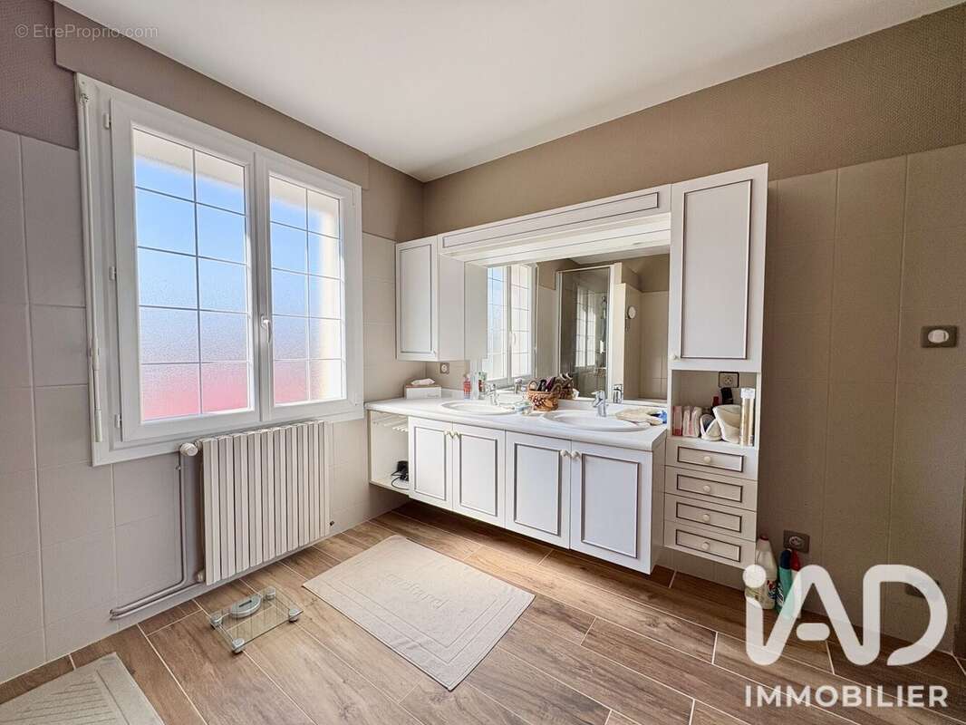 Maison 140 m² à Cognac  - photo 7