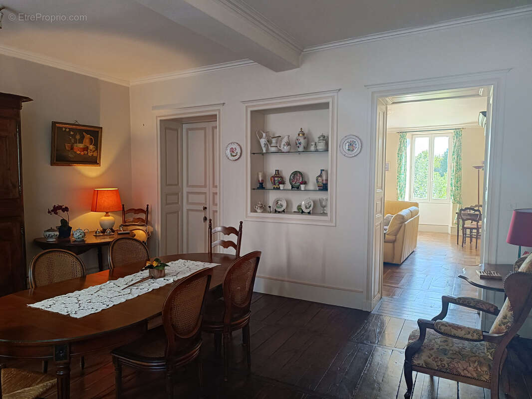 Maison à BARBEZIEUX-SAINT-HILAIRE