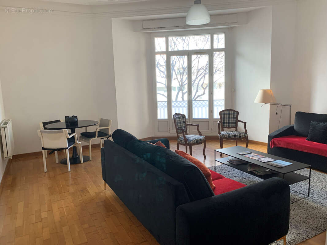 Appartement à MARSEILLE-5E