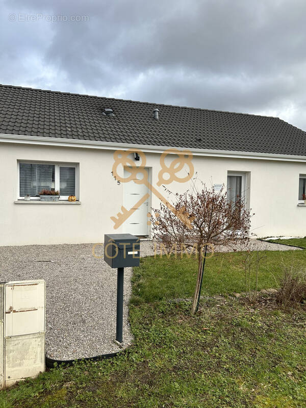 Maison à OSTRICOURT