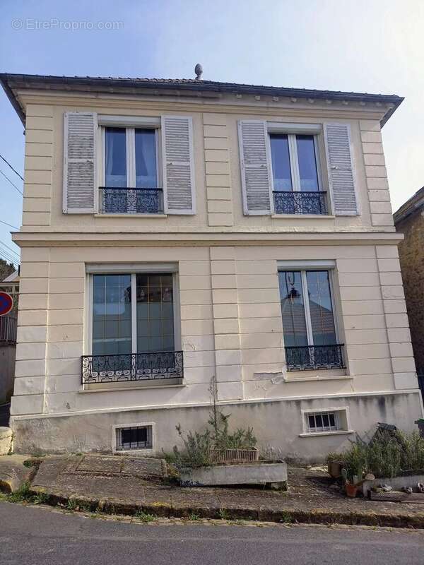 Maison à FONTAINE-LE-PORT