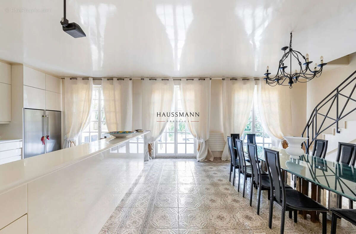 Appartement à NEUILLY-SUR-SEINE