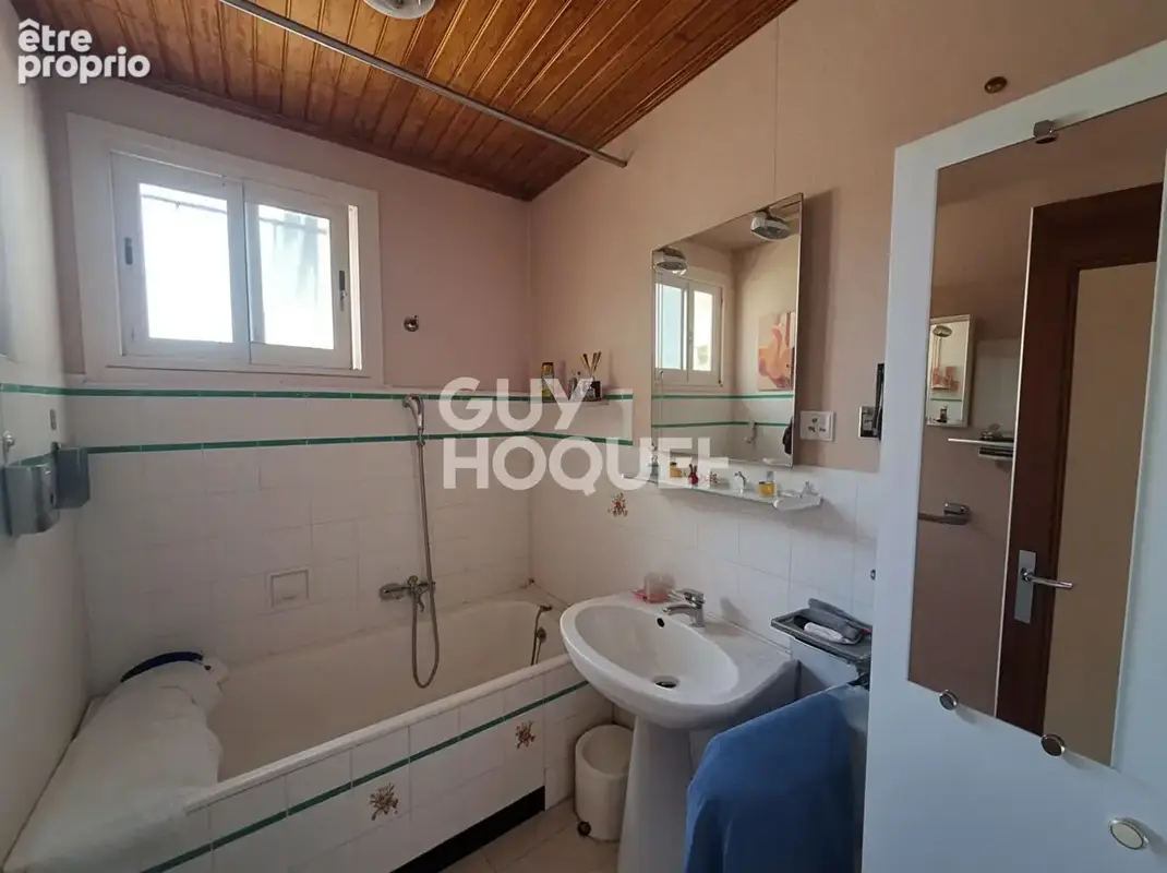 Maison à vendre à Laudun l'Ardoise - 4 pièces avec beau terrain - photo 5