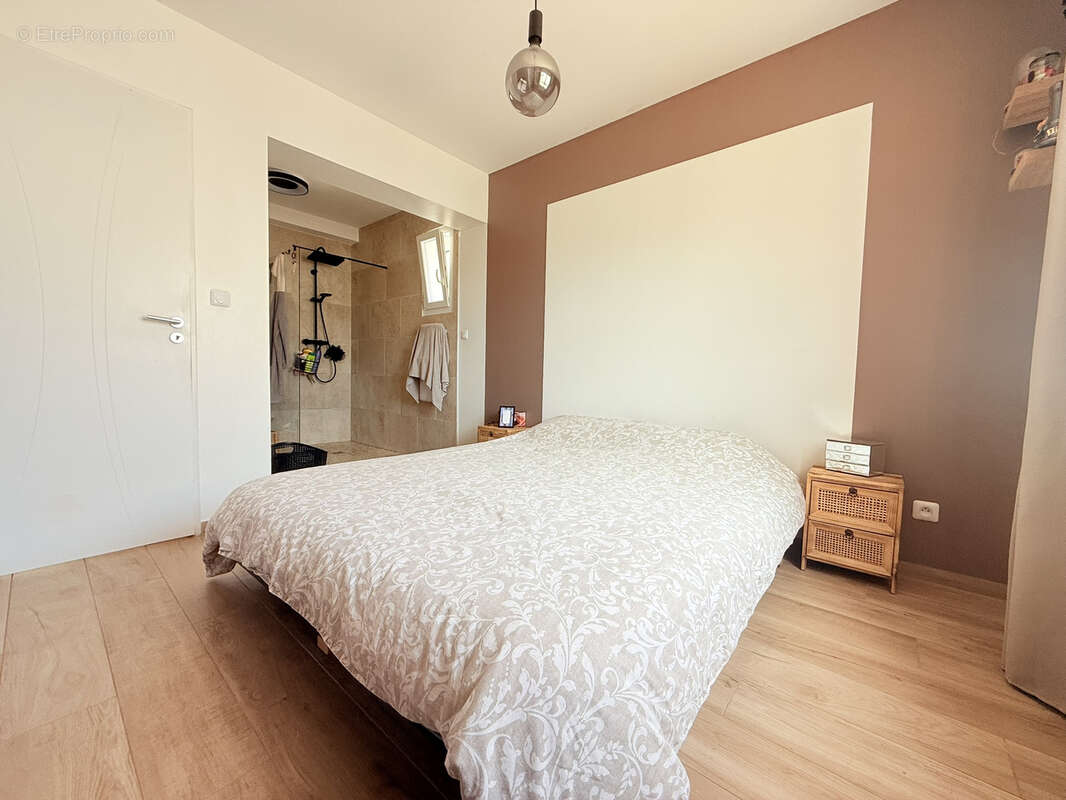 Maison à LE REVEST-LES-EAUX