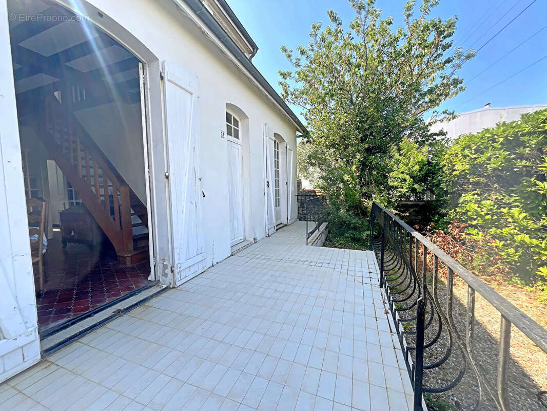Maison de charme à rénover Royan, à deux pas du marché et de la plage - photo 12