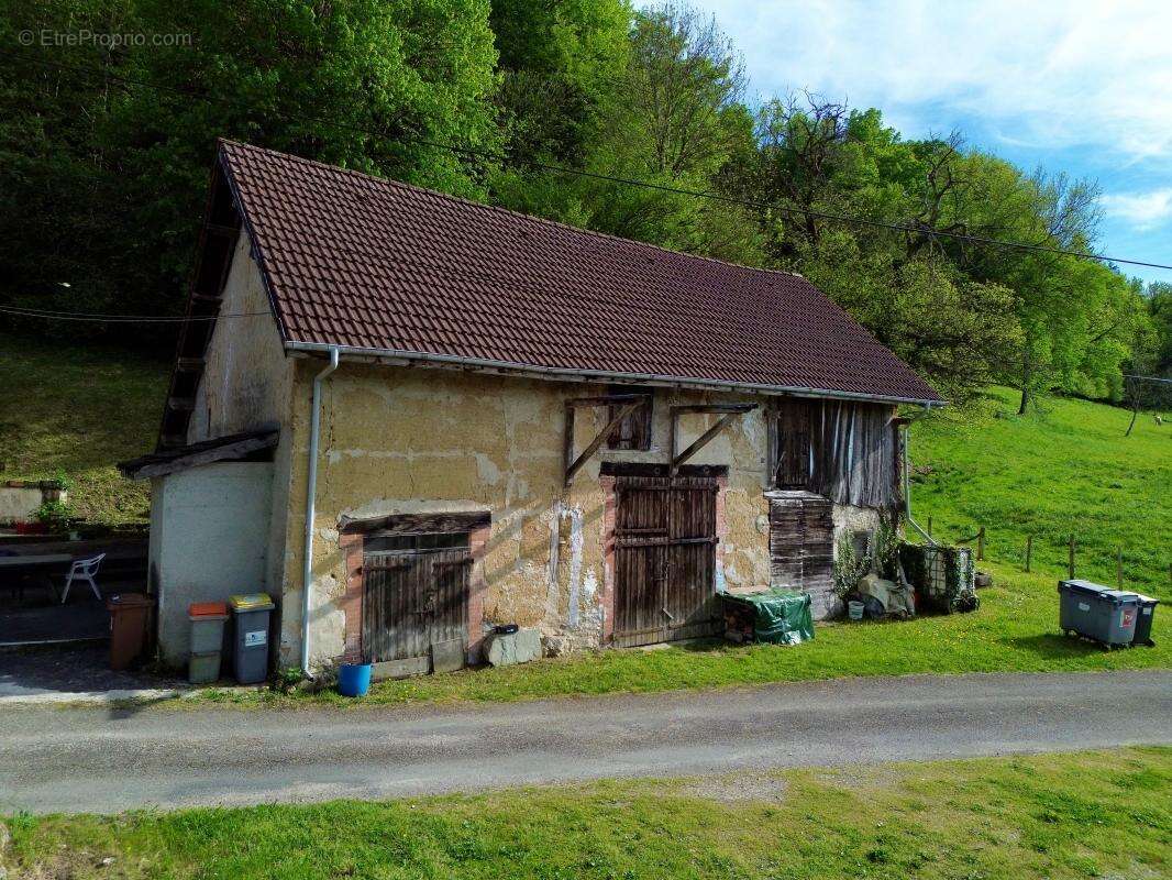 Maison avec grange réhabilitable – Fort potentiel – Voissant - photo 10