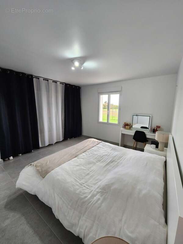 Maison à SAINT-JEAN-D'ANGELY