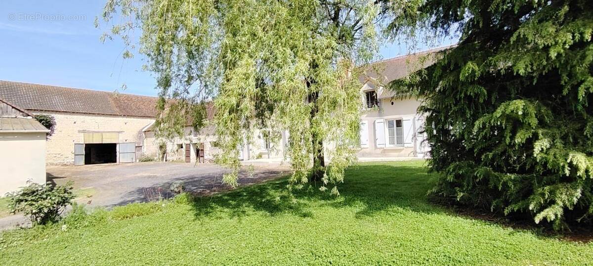 Maison à DANGE-SAINT-ROMAIN