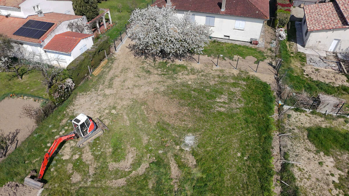 Terrain à MONDONVILLE